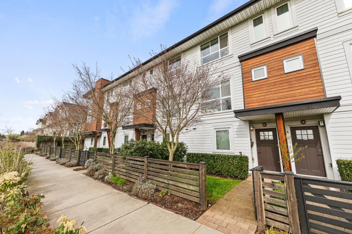 Family Room Photo of 15 240 Jardine Street, New Westminster, BC