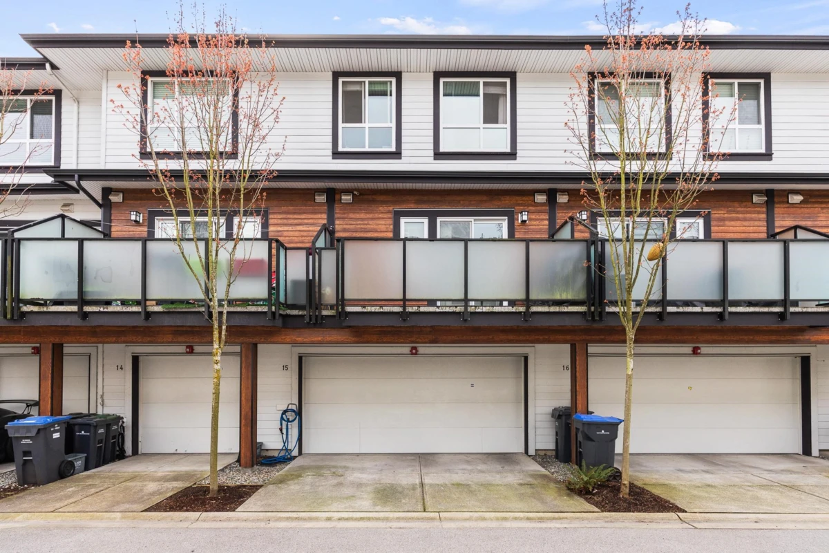 Living Room Photo of 15 240 Jardine Street, New Westminster, BC