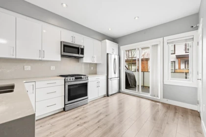 Kitchen Island Photo of 15 240 Jardine Street, New Westminster, BC