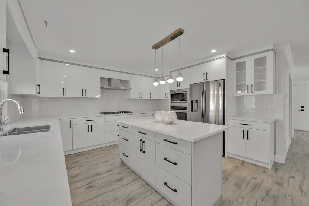 Living Room Photo of 3272 Quail Court, Abbotsford, BC