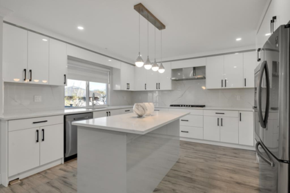 Kitchen Island Photo of 3272 Quail Court, Abbotsford, BC