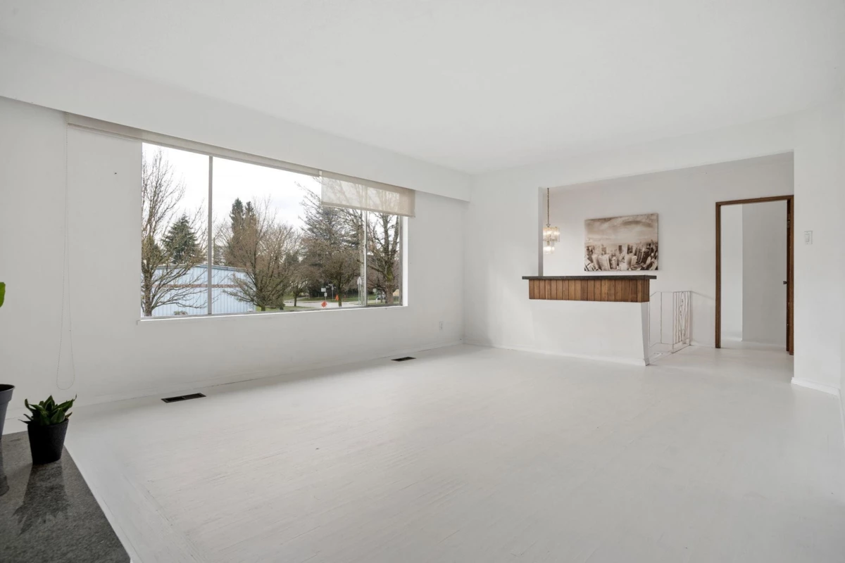 Dining Area Photo of 585 W 65th Avenue, Vancouver, BC
