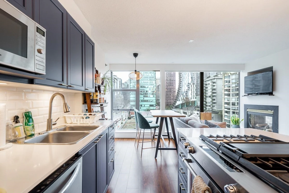 Family Room Photo of 1008 1723 Alberni Street, Vancouver, BC