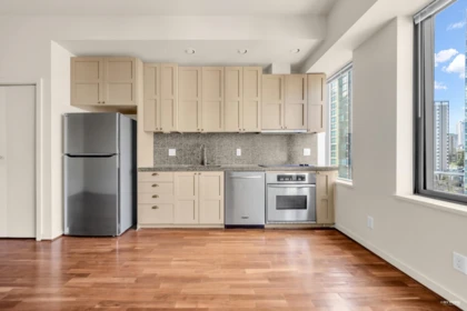 Kitchen Photo of 1113 1333 W Georgia Street, Vancouver, BC
