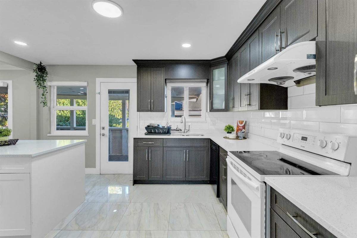 Dining Area Photo of 14458 Chartwell Drive, Surrey, BC