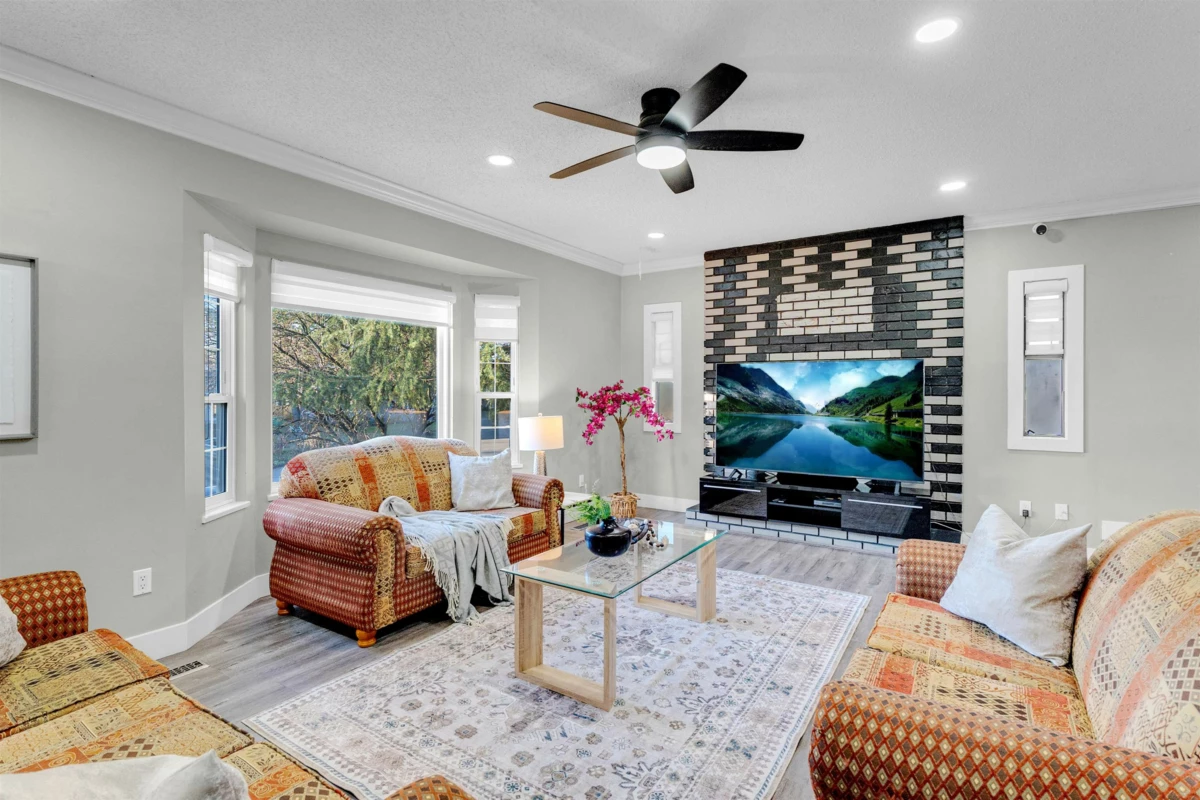 Living Room Photo of 14458 Chartwell Drive, Surrey, BC
