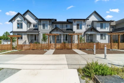 20997 83 Avenue, Langley, BC, Langley — Row House (Non-Strata) for sale