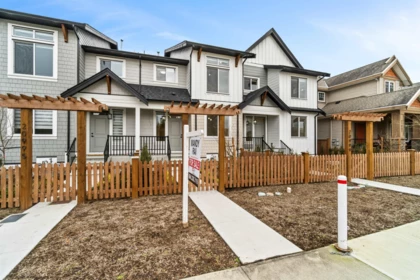 20997 83 Avenue, Langley, BC, Langley — Row House (Non-Strata) for sale