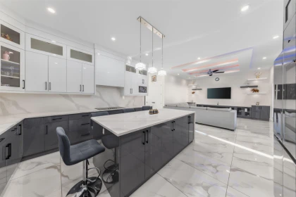 Primary Bathroom Photo of 17875 59a Avenue, Surrey, BC