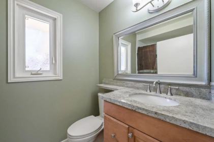Guest Bathroom Photo of 33658 Lincoln Road, Abbotsford, BC