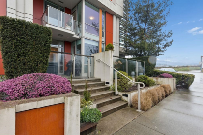 Front Yard Photo of 101 1550 Fern Street, North Vancouver, BC