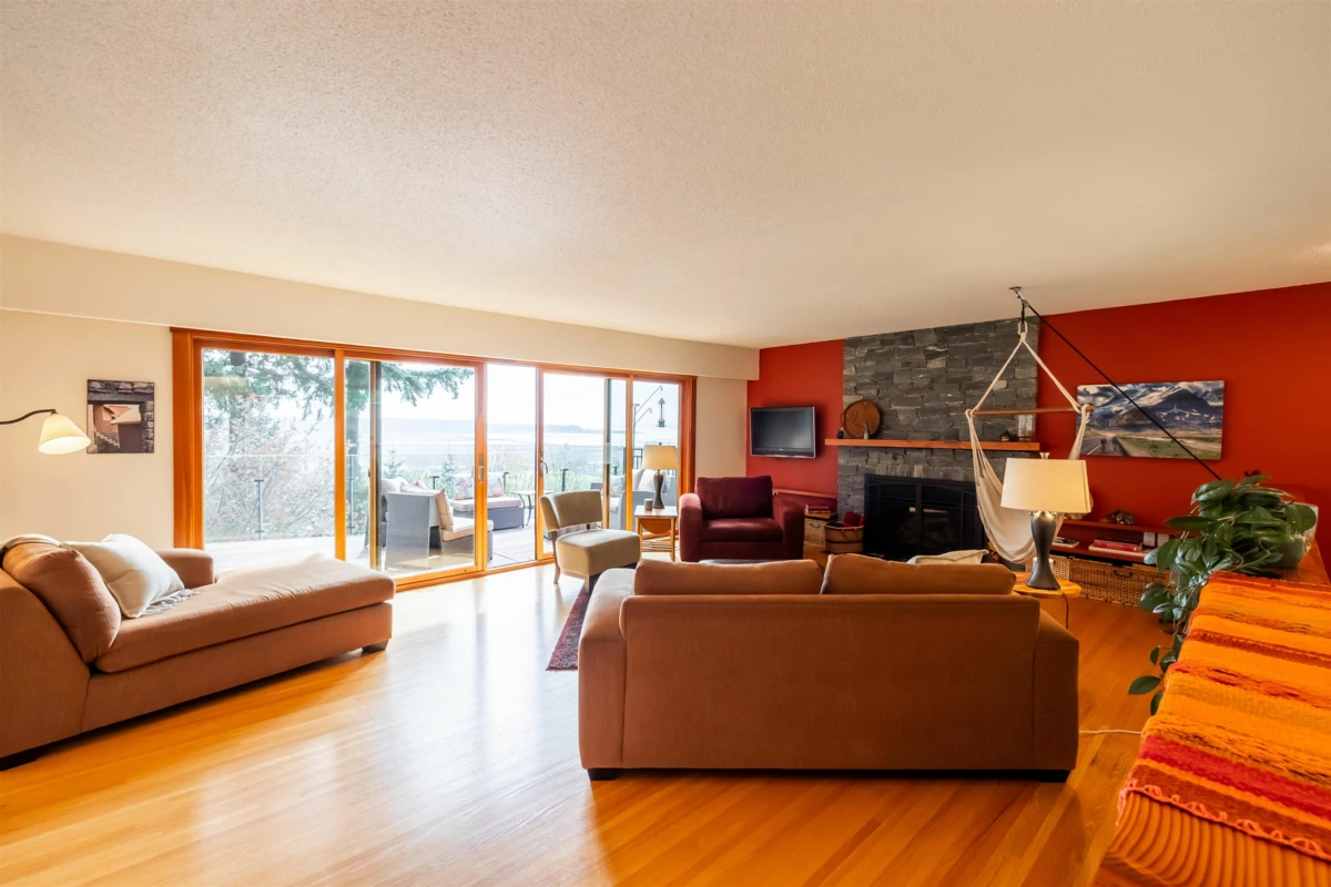 Dining Area Photo of 13464 56 Avenue, Surrey, BC