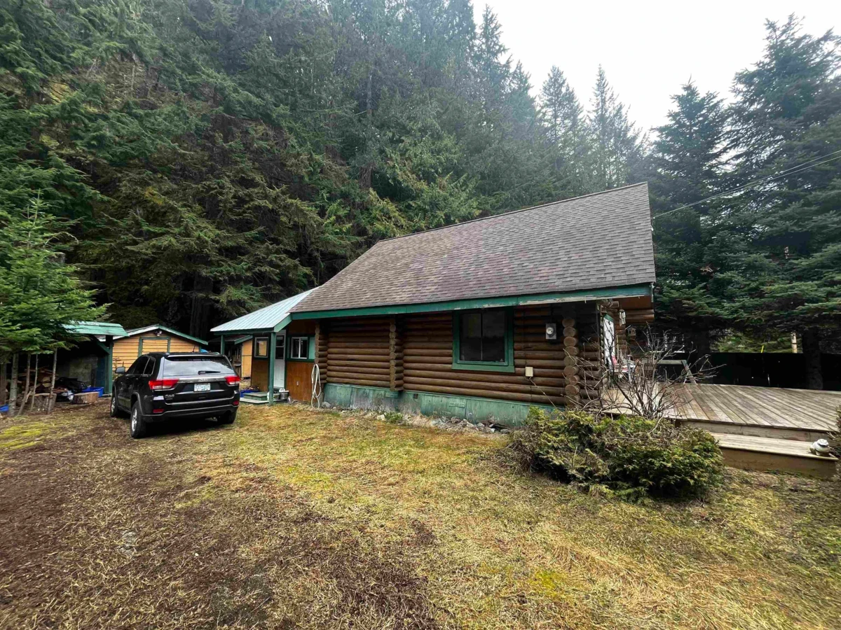 Family Room Photo of A23 14581 Alpine Boulevard, Sunshine Valley, BC