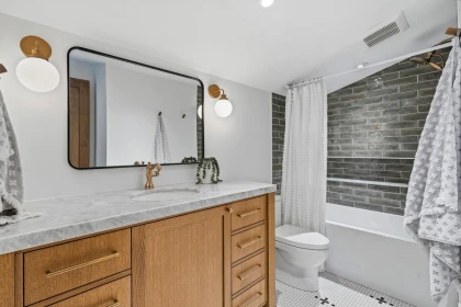 Hallway Photo of 1335 Ridgewood Drive, North Vancouver, BC