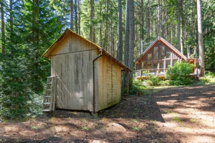 Mudroom Photo of 15140 Porlier Pass Road, Galiano Island, BC