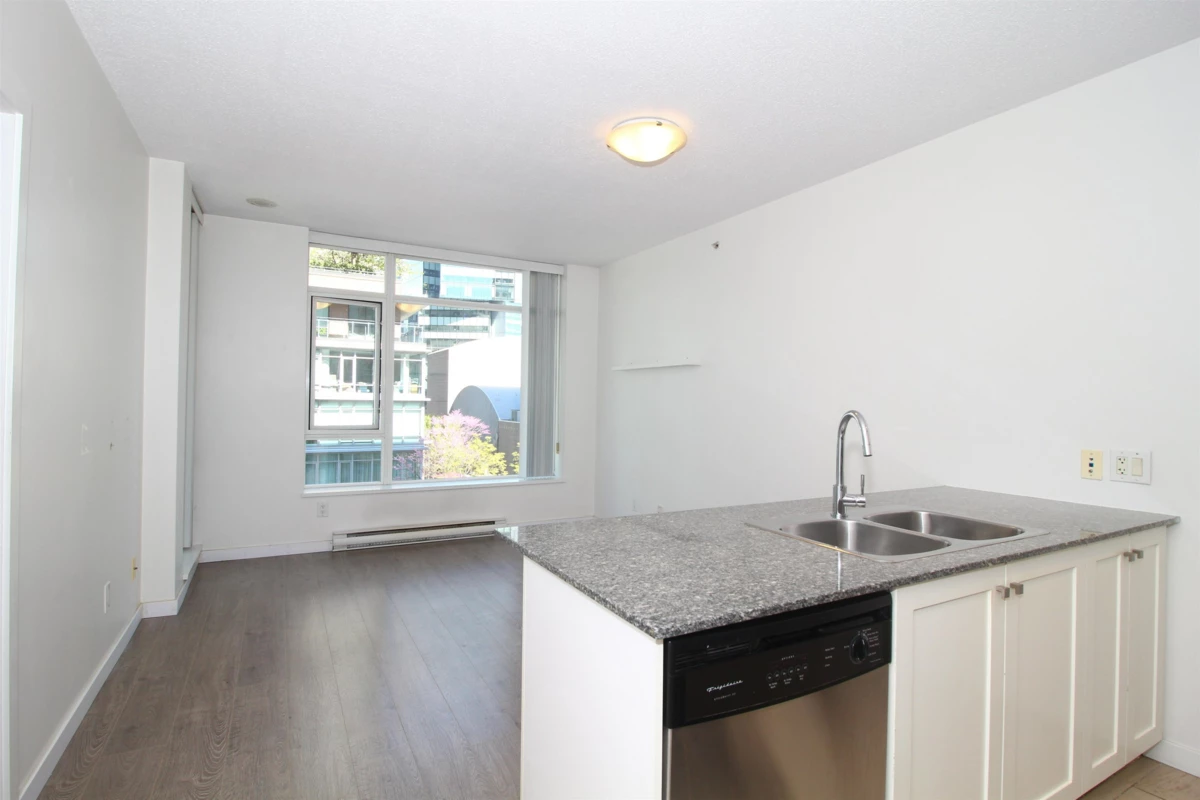 Dining Area Photo of 703 480 Robson Street, Vancouver, BC