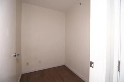 Primary Bedroom Photo of 703 480 Robson Street, Vancouver, BC
