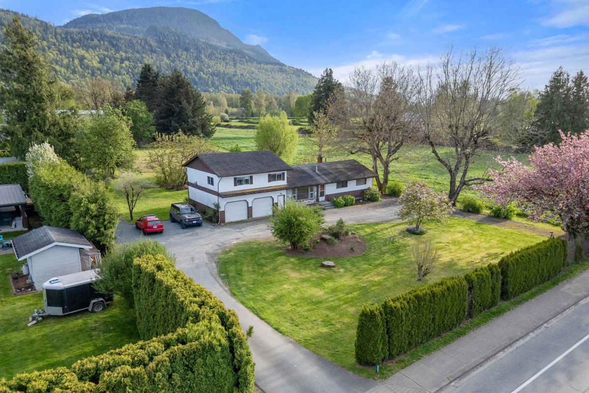 Family Room Photo of 44366 Keith Wilson Road, Chilliwack, BC