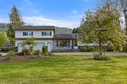 Kitchen Island Photo of 44366 Keith Wilson Road, Chilliwack, BC