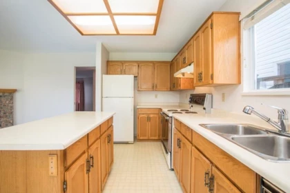 Guest Bathroom Photo of 11740 2nd Avenue, Richmond, BC