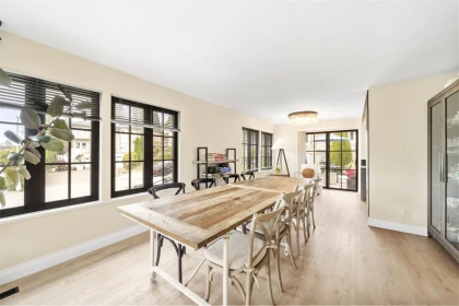 Kitchen Island Photo of 16071 8 Avenue, Surrey, BC