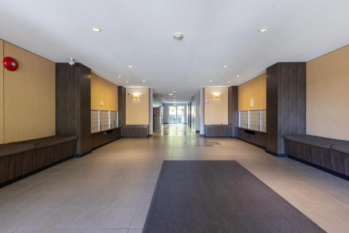 Family Room Photo of 439 13321 102a Avenue, Surrey, BC