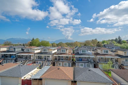 Breakfast Nook Photo of 329 2239 Kingsway, Vancouver, BC