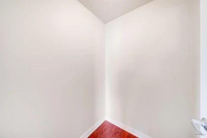 Hallway Photo of 329 2239 Kingsway, Vancouver, BC