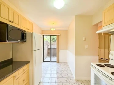 Kitchen Island Photo of 8555 Citation Drive, Richmond, BC
