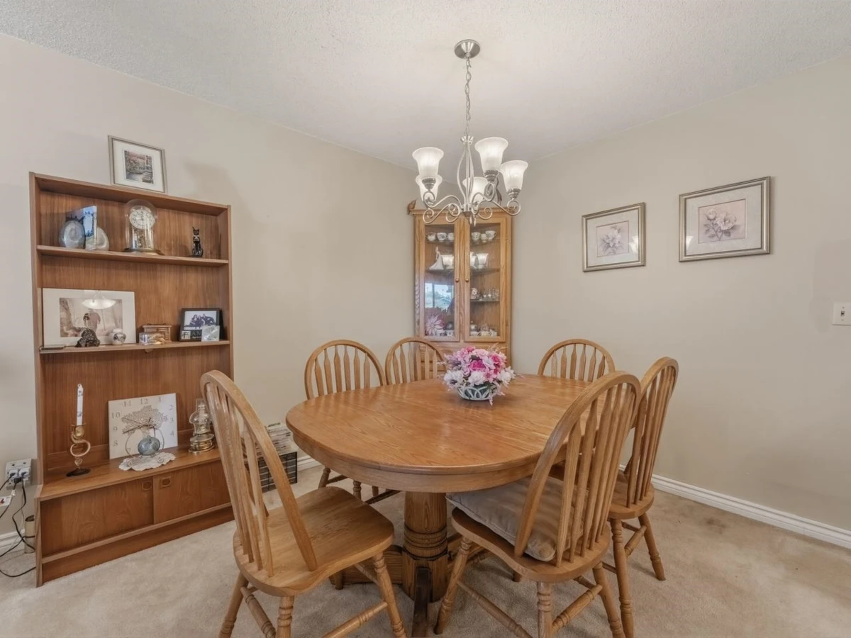 Dining Area Photo of 206 721 Hamilton Street, New Westminster, BC