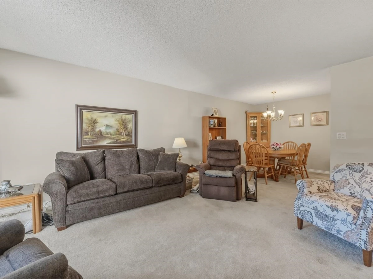 Living Room Photo of 206 721 Hamilton Street, New Westminster, BC