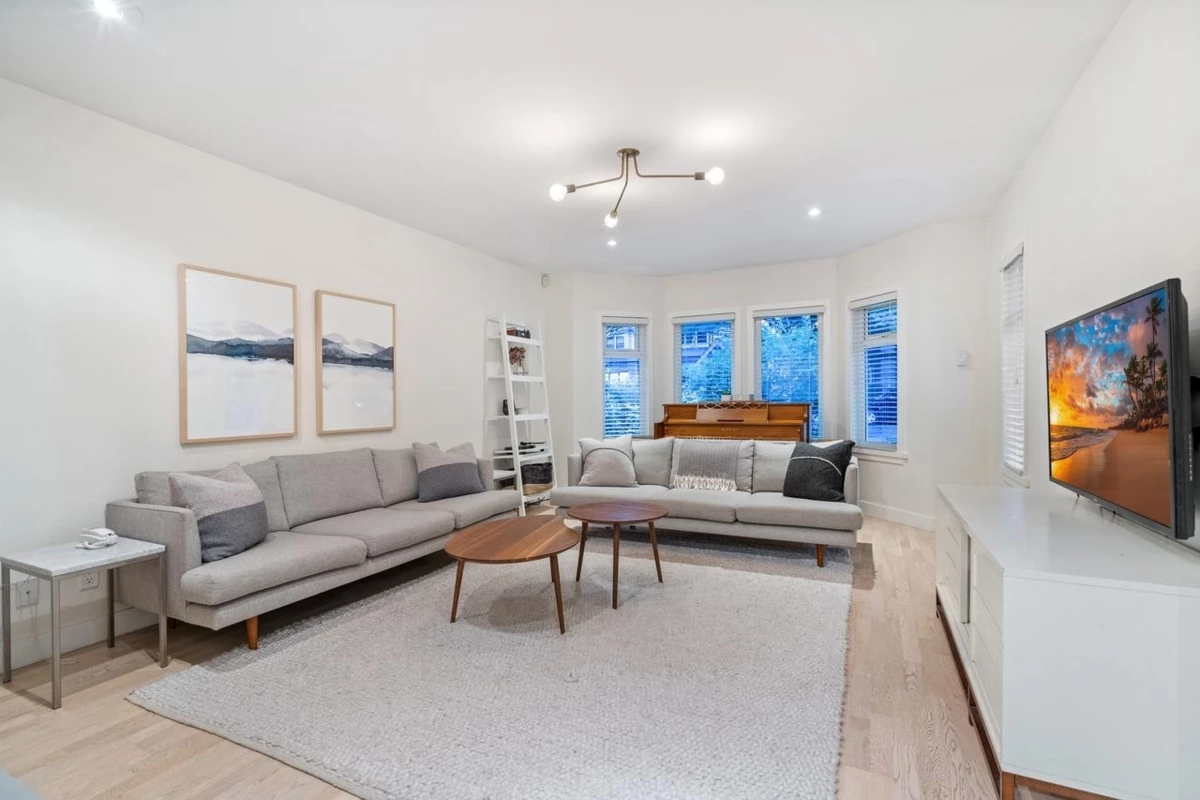 Family Room Photo of 855 E 22nd Avenue, Vancouver, BC