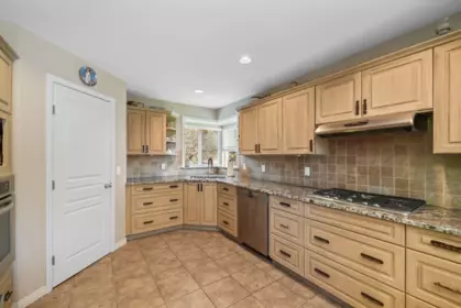 Kitchen Island Photo of 18662 54a Avenue, Surrey, BC