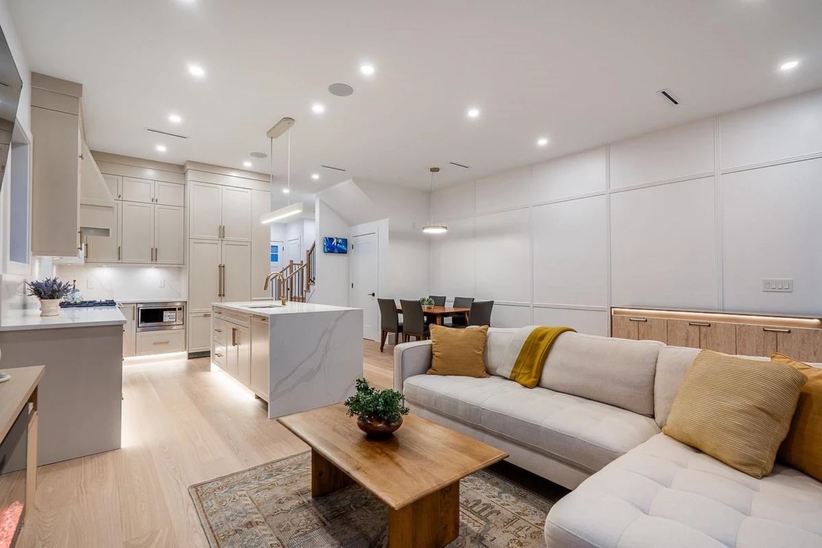 Family Room Photo of 2 4557 Parker Street, Burnaby, BC