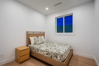 Basement Recreation Room Photo of 2 4557 Parker Street, Burnaby, BC