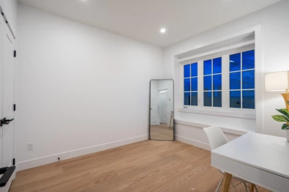 Mudroom Photo of 2 4557 Parker Street, Burnaby, BC