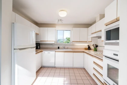 Kitchen Island Photo of 238 W 4th Street, North Vancouver, BC