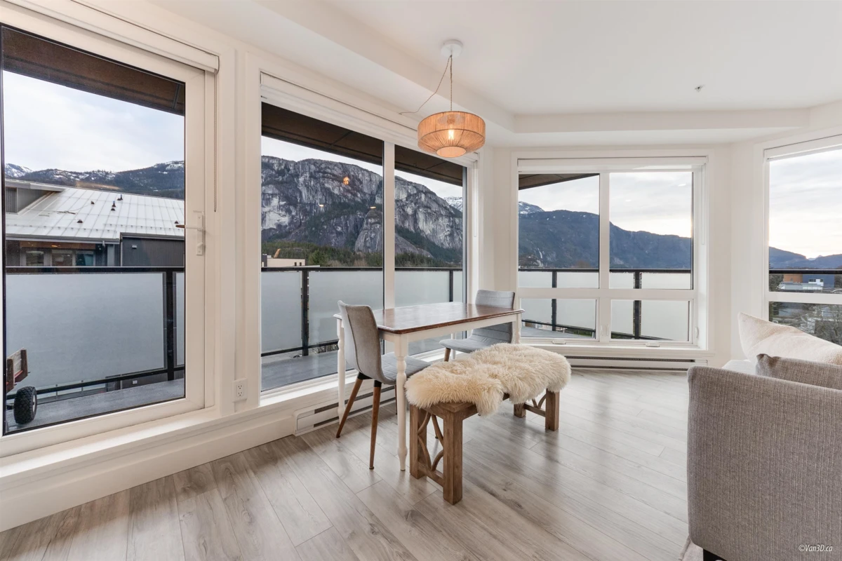 Living Room Photo of 602 38013 Third Avenue, Squamish, BC