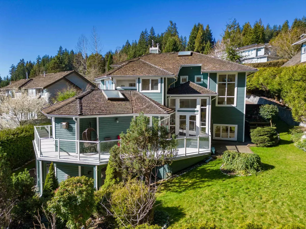 Family Room Photo of 3866 Michener Way, North Vancouver, BC