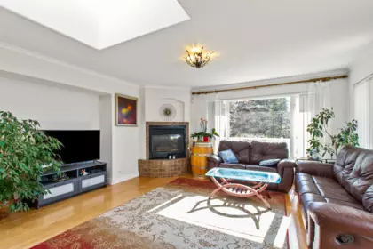 Breakfast Nook Photo of 3866 Michener Way, North Vancouver, BC