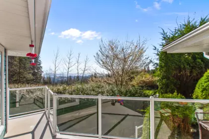 Garden / Landscaping Photo of 3866 Michener Way, North Vancouver, BC