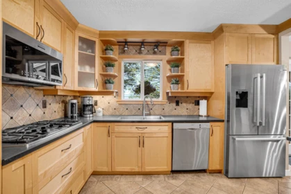 Walk-In Closet Photo of 11472 85 Avenue, Delta, BC