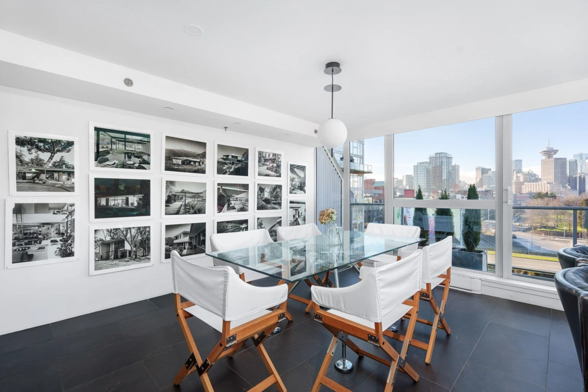 Family Room Photo of 624 289 Alexander Street, Vancouver, BC