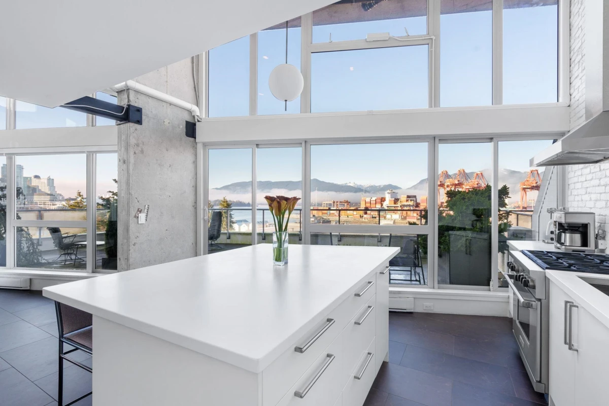 Kitchen Photo of 624 289 Alexander Street, Vancouver, BC