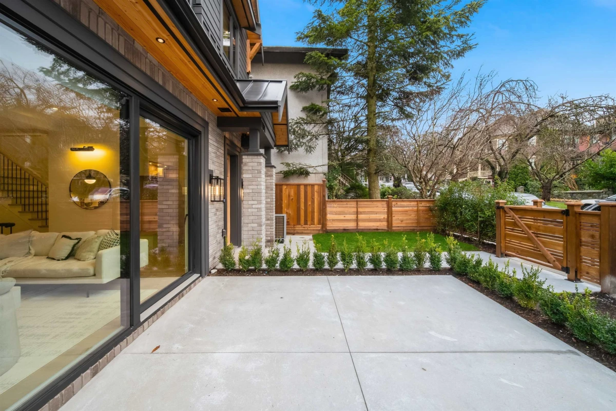 Family Room Photo of 1 1841 Parker Street, Vancouver, BC
