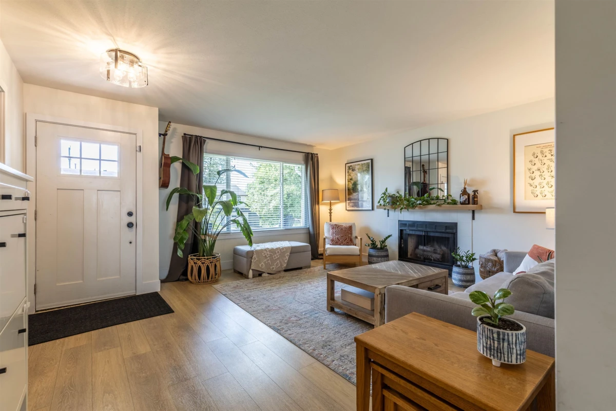 Living Room Photo of 9537 214a Street, Langley, BC
