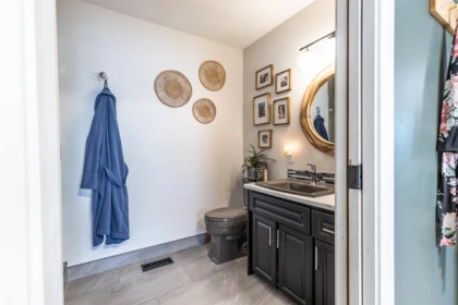 Guest Bathroom Photo of 9537 214a Street, Langley, BC