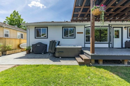 Laundry Room Photo of 9537 214a Street, Langley, BC