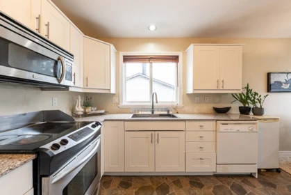 Kitchen Island Photo of 781 Chilko Drive, Coquitlam, BC