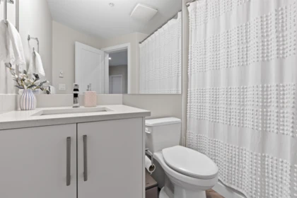 Primary Bathroom Photo of 201 15436 31 Avenue, Surrey, BC
